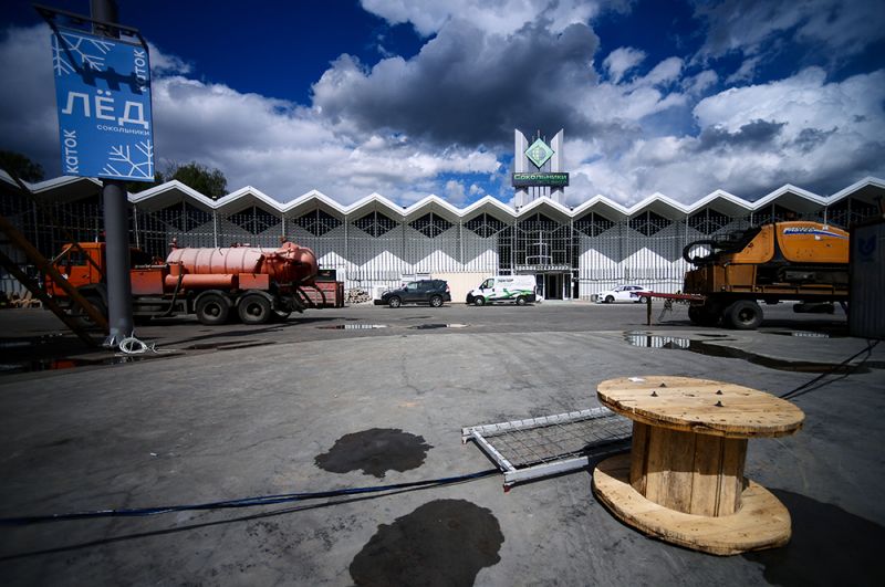 Здание выставочного центра «Сокольники» в Москве, где идет строительство временного госпиталя для пациентов с COVID-19.