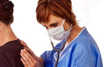 Врач с фонендоскопом